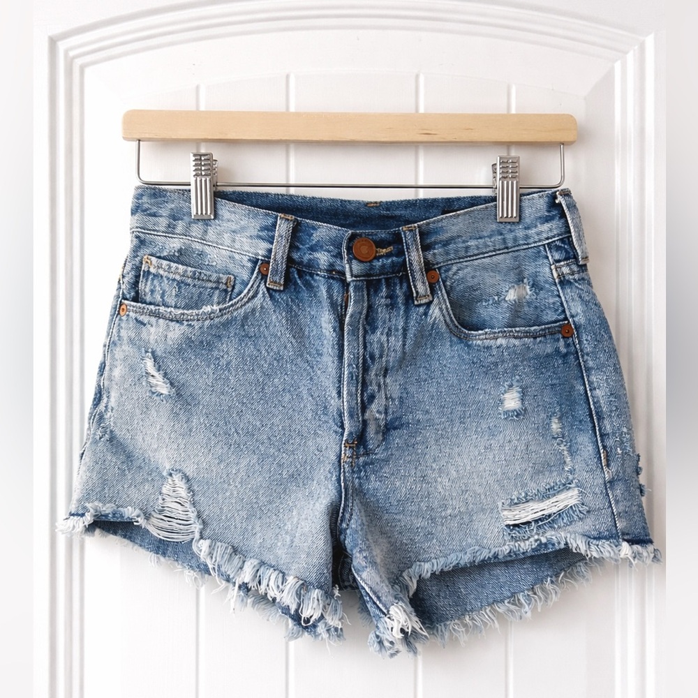 BLANKNYC Hollyweird Distressed Denim Cutoff Shorts Size 25 Raw Hem